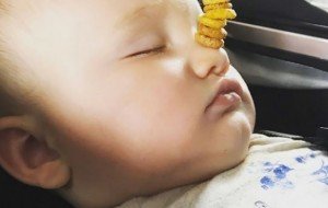 Bebeğiniz Uyurken Kim Daha Çok Cheerios Dizebilir Yarışmasının En İyi 10 Babası!